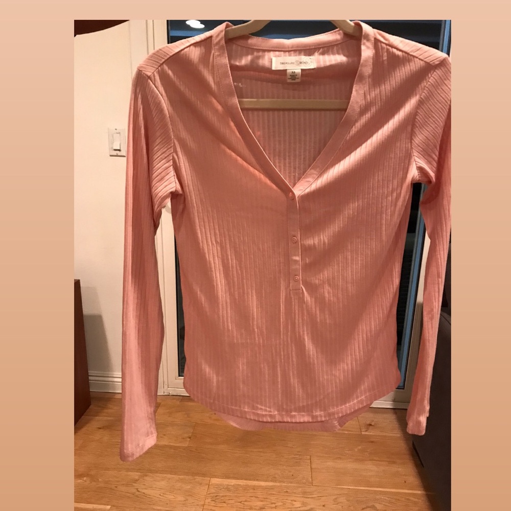 Beautiful Treasure and bond never worn tops xs